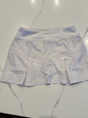 Etonc White Athletic Skort with Subtle Logo